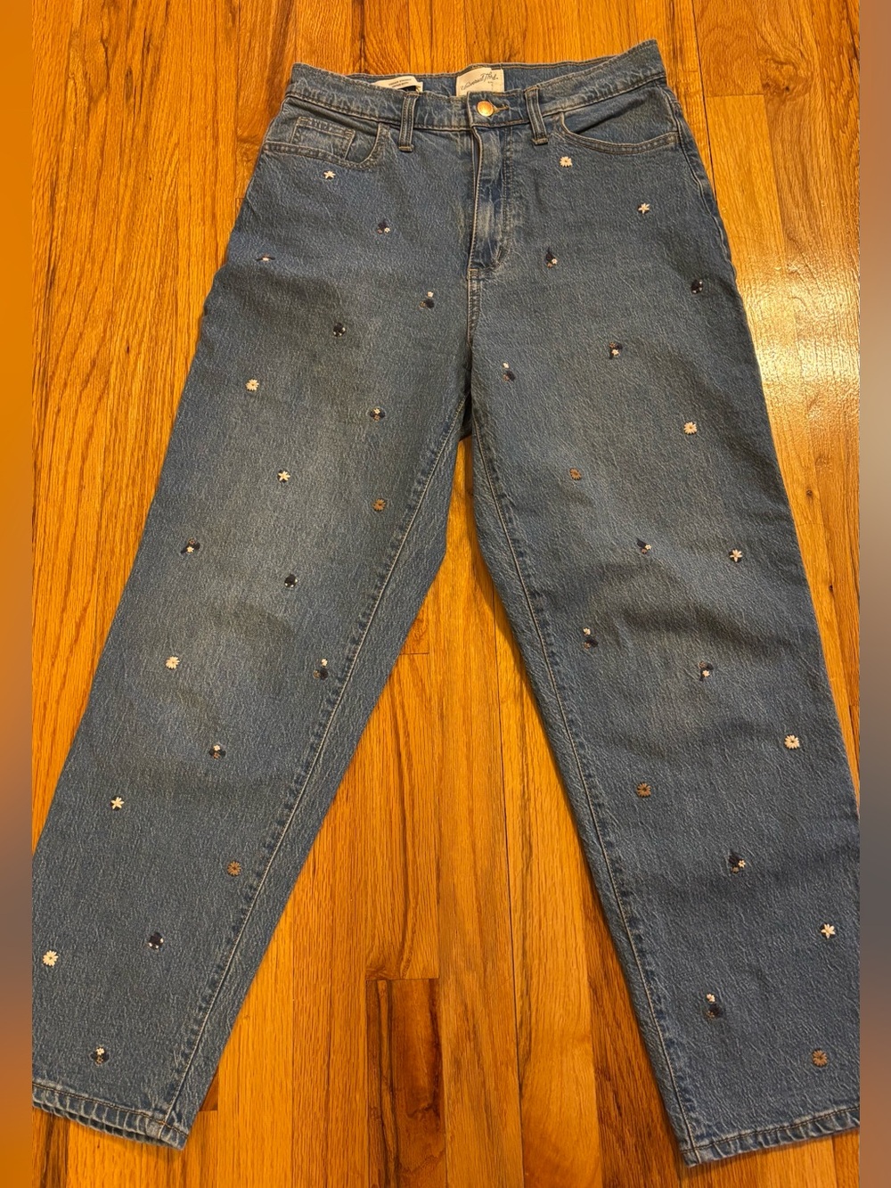 Universal Thread Blue Straight-Leg Jeans with flower embroidery Accents